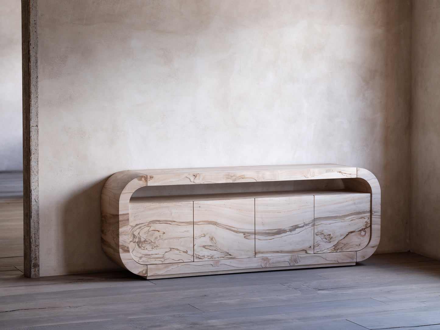 Carlota Media Console